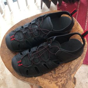 London Fog Mens sandals size 11M